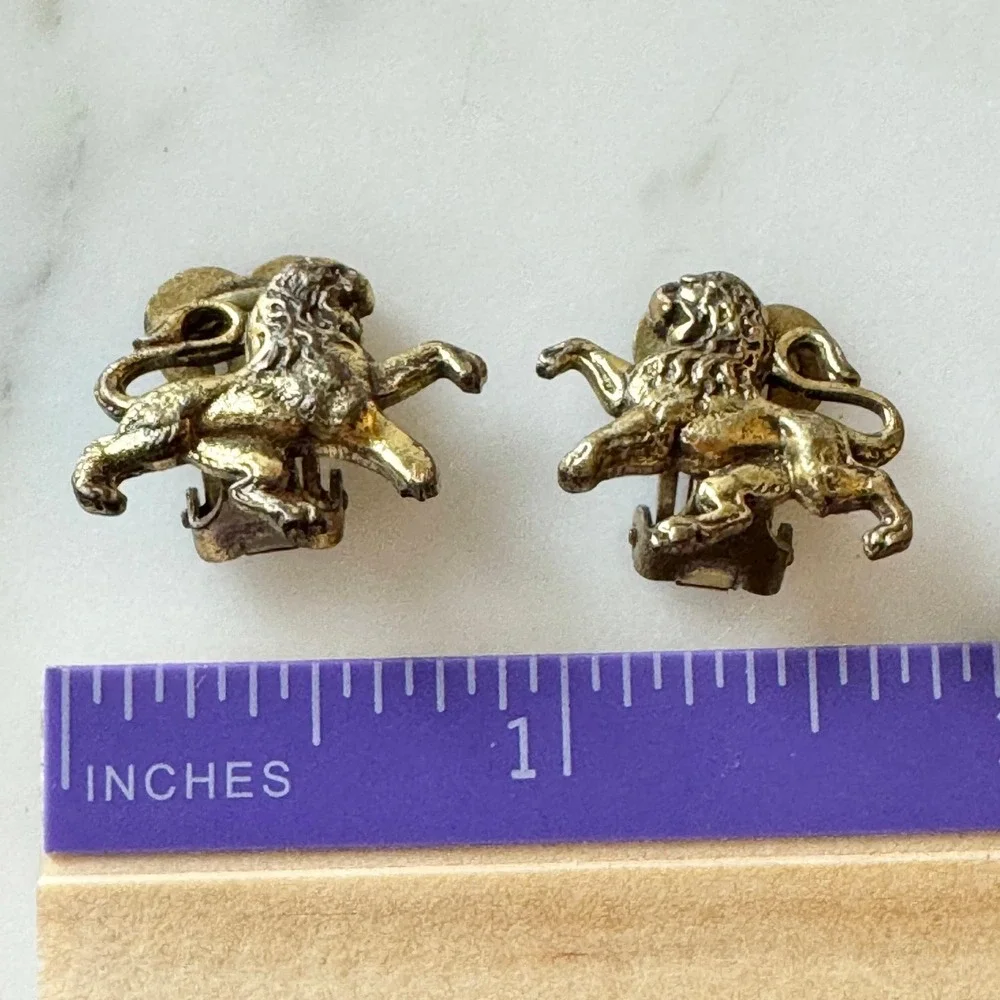 VNTG Brookcraft‎ Walking Lion Clip Statement Earrings Antique Gold Tone Figural